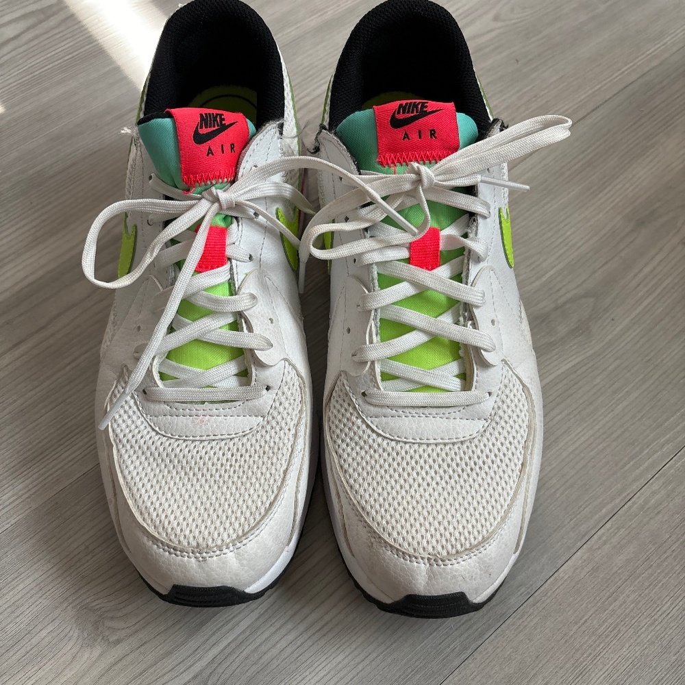 Woman’s Air Max running sneaker